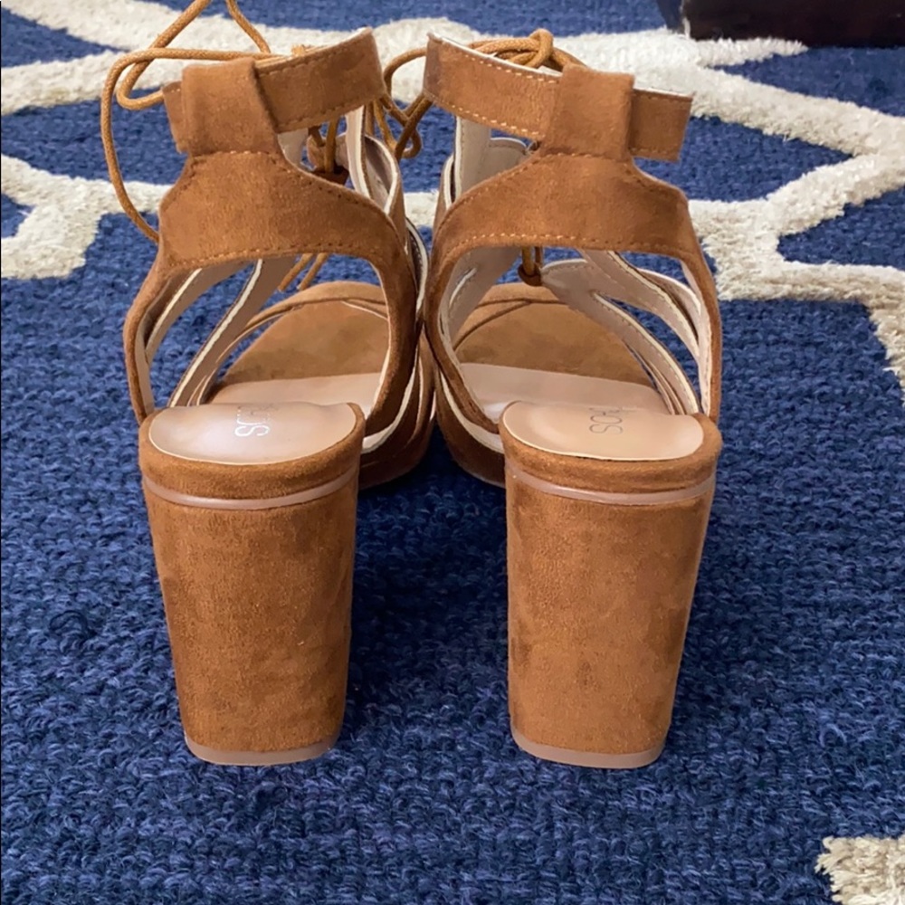 *PRICE FIRM* Ankle Lace Up Chunky Heel Booties - Picture 4 of 8